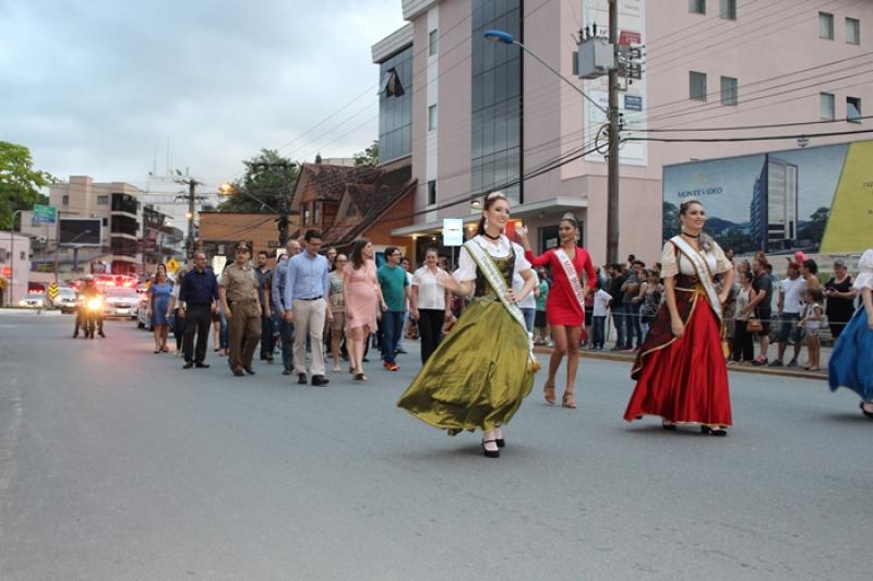 Desfile - 84 anos de Indaial - Rua Tiradentes (em frente à Prefeitura)