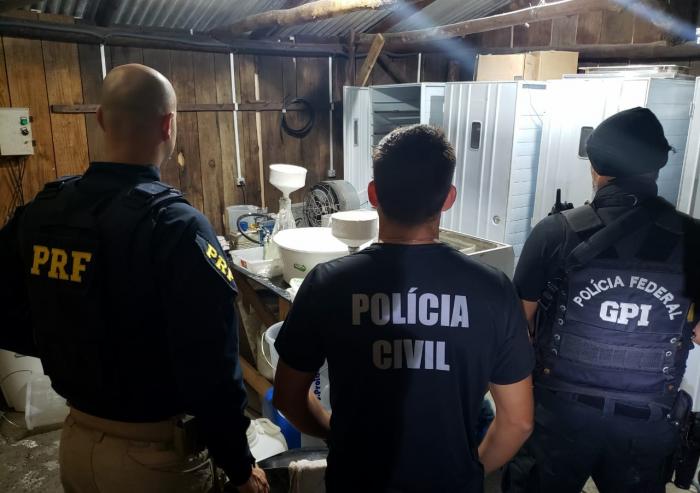 Laboratório de drogas é fechado pela PF em Rio dos Cedros