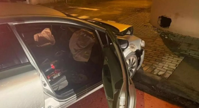 Motorista é preso após bater carro roubado horas antes
