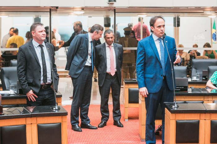 Deputados debatem vacinas e recursos para Bombeiros Voluntários