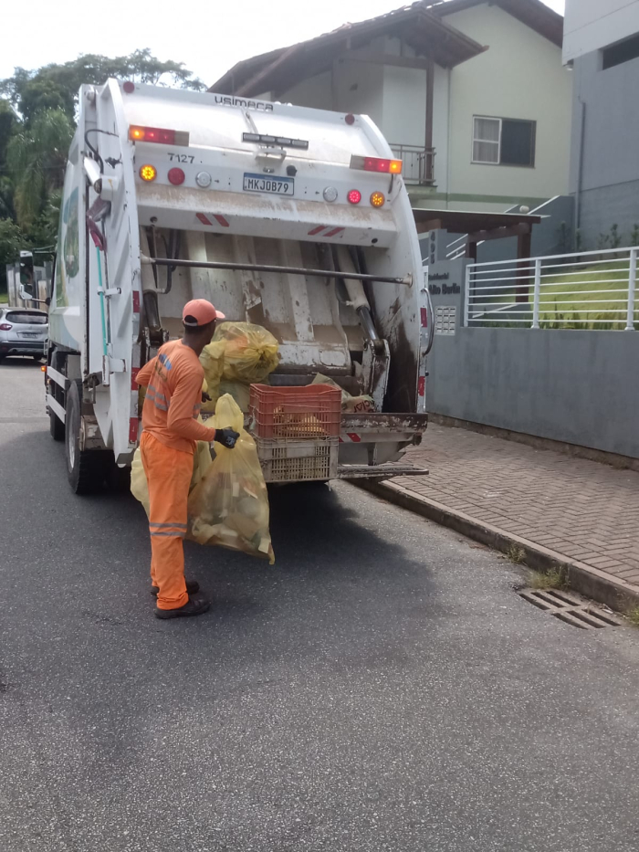 Devido a altas temperaturas, coleta de reciclável será coletado com o caminhão da coleta de lixo comum