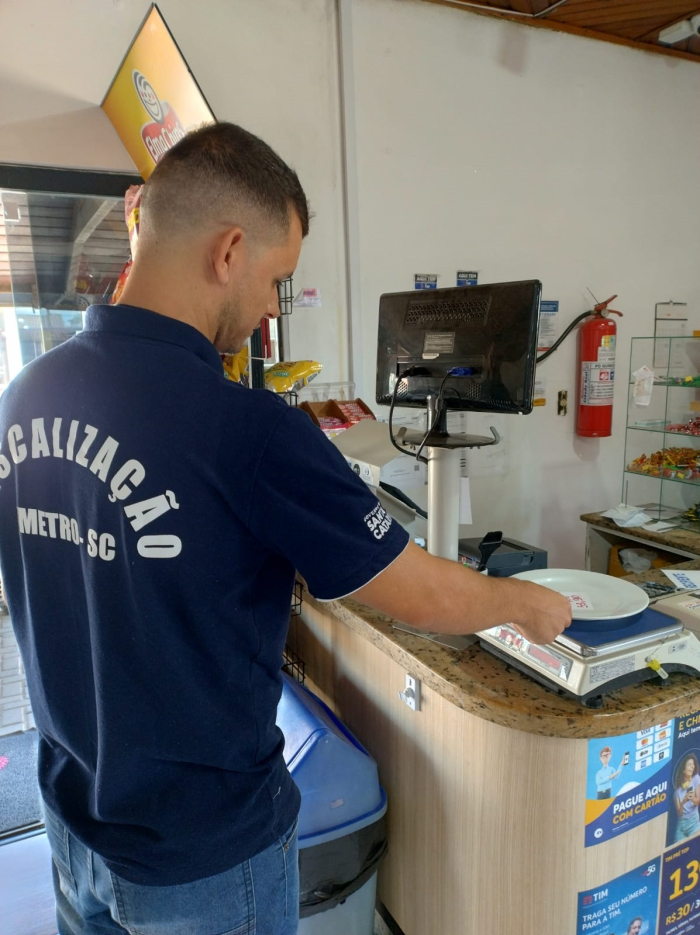 Inmetro volta a exigir a divulgação do peso do prato nos estabelecimentos que vendem comida a quilo