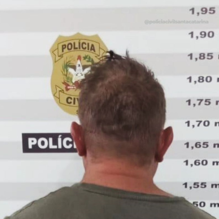 Policia Civil autua homem com cartões furtados em Timbó
