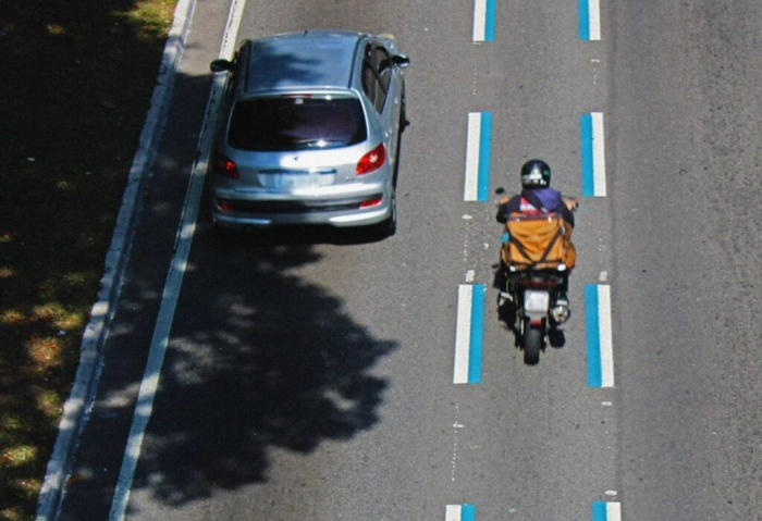 Alesc aprova projeto que prevê faixa exclusiva para motos nas rodovias estaduais