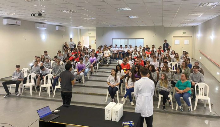 Casa do Poeta Lindolf Bell realiza circuito de palestras em escolas