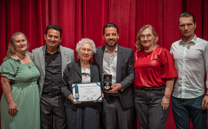 Artistas, grupos e personalidades culturais de Timbó recebem Medalha de Mérito Cultural Lindolf Bell 2024