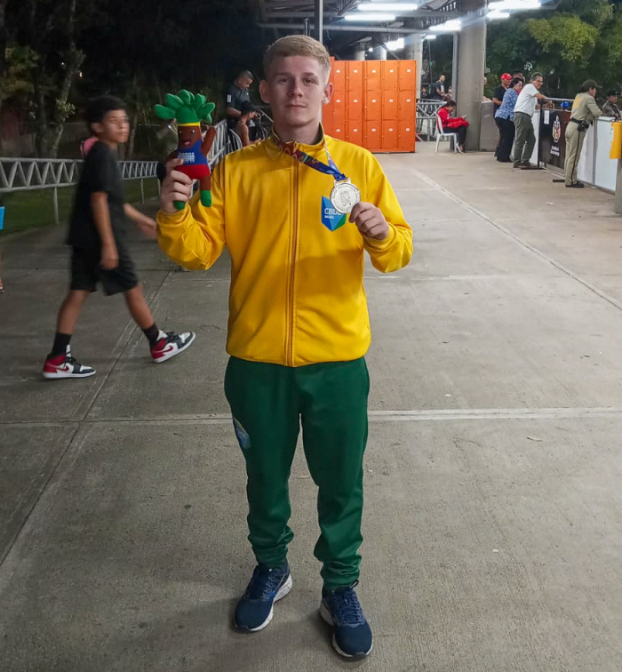 Atleta timboense é vice-campeão no lançamento de dardo nos Jogos Sul-Americanos Escolares na Colômbia