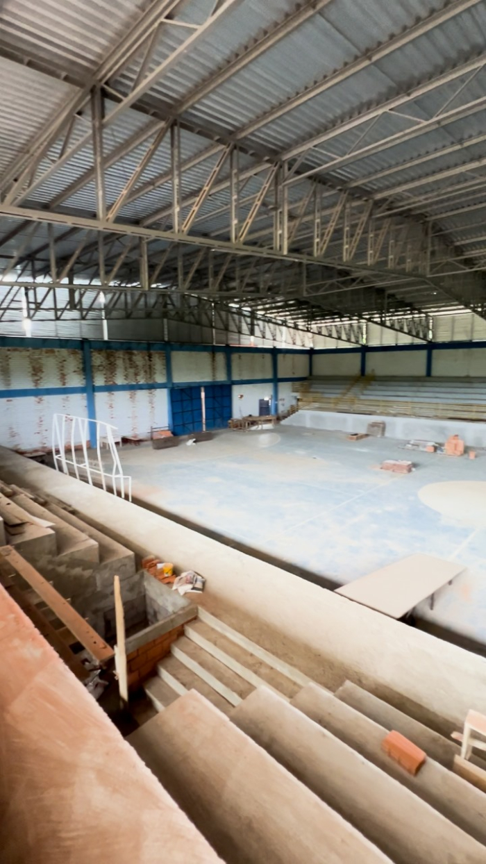 OBRA DO COMPLEXO ESPORTIVO DE TIMBÓ É PARALISADA APÓS GRAVES IRREGULARIDADES