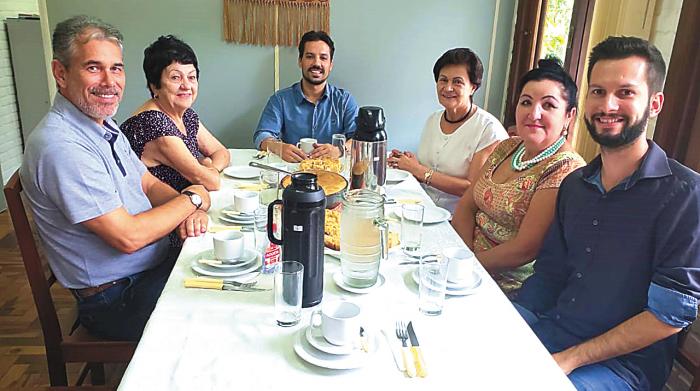 Visita, bom café e R$ 250 mil para a Apae