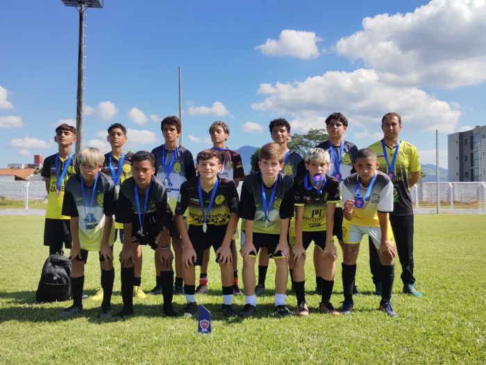 Sub-13 da AA Unidos/FME vence Torneio do Dia do Trabalhador em Indaial