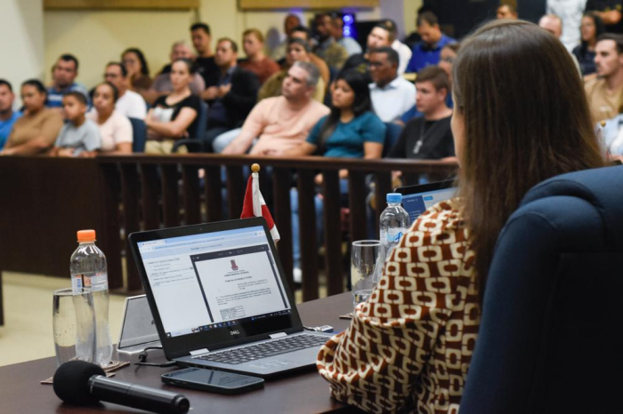 Câmara adia votação de projeto sobre rua Adolfo Molinari e analisa novas propostas do Executivo