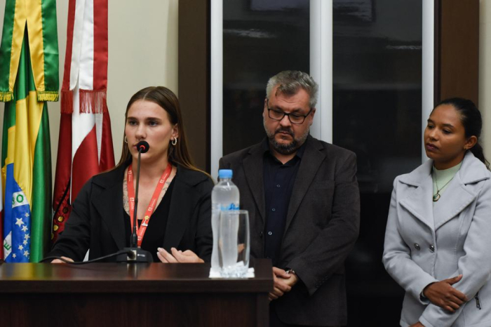 Programa Família Acolhedora é apresentado na Câmara de Indaial