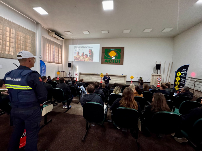 Palestra sobre redução de sinistros de trânsito é realizada em Indaial