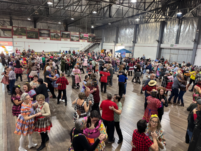 Festa Junina da Melhor Idade reúne mais de 800 pessoas em Indaial 