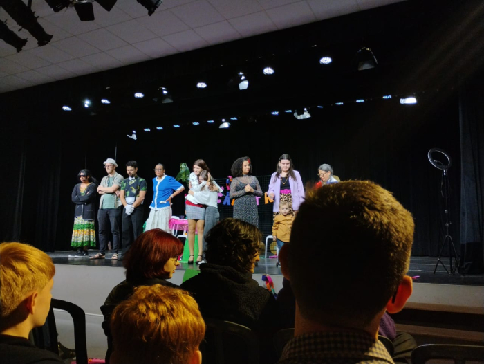 Grupo Trapos e Farrapos apresenta espetáculo “Histórias do Merini” em Indaial