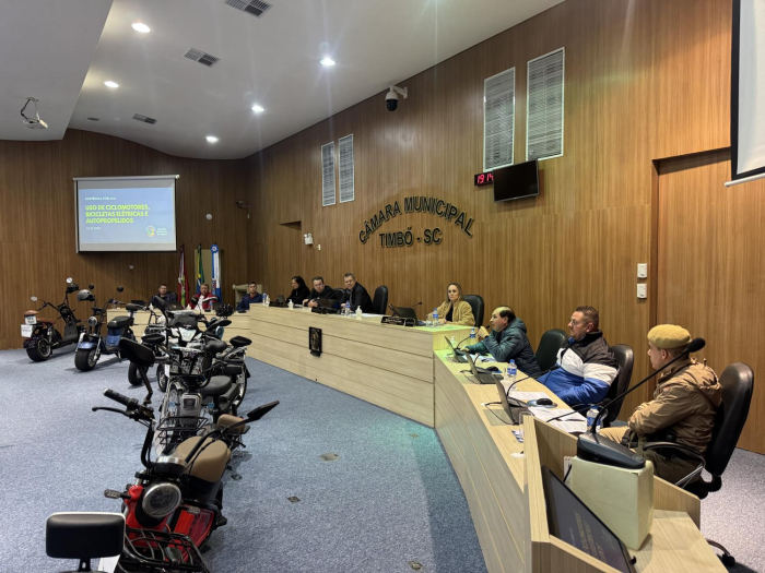 Vereadores, entidades e comunidade discutem o uso de ciclomotores, autopropelidos e bicicletas elétricas em Timbó