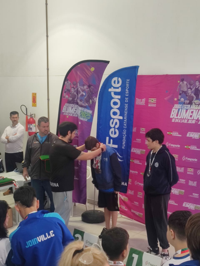 Caique Ludwig conquista cinco medalhas na natação dos PARAJESC 2025