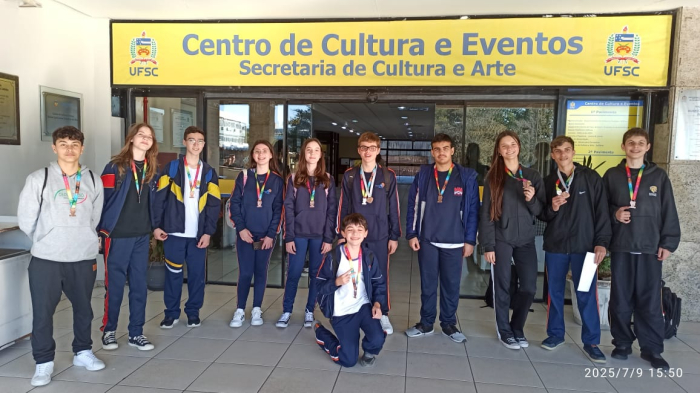 Estudantes de Timbó viajam para receber premiação da Olimpíada Brasileira de Matemática