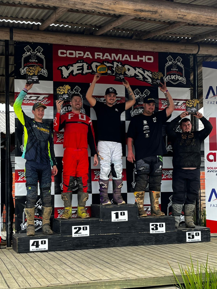 Pilotos de Indaial conquistam pódios no Velocross