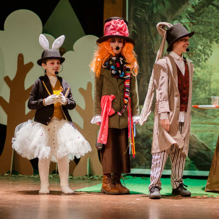 Companhia 100 Cena oferece aulas gratuitas de teatro para alunos de Timbó