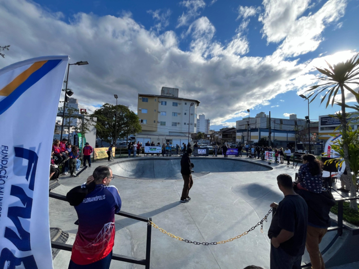 Skatistas de até 18 anos disputam etapa dos Joguinhos Abertos na Dovale Skatepark, em Indaial