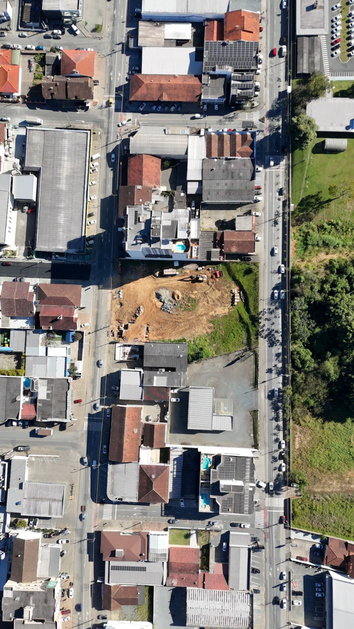 Trecho da Rua Maria Simão bloqueada para obras de drenagem e trânsito tem alterações temporárias