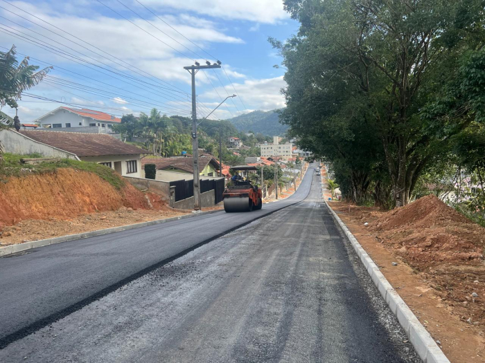 Prefeitura de Timbó inicia pavimentação asfáltica da Rua Santa Catarina