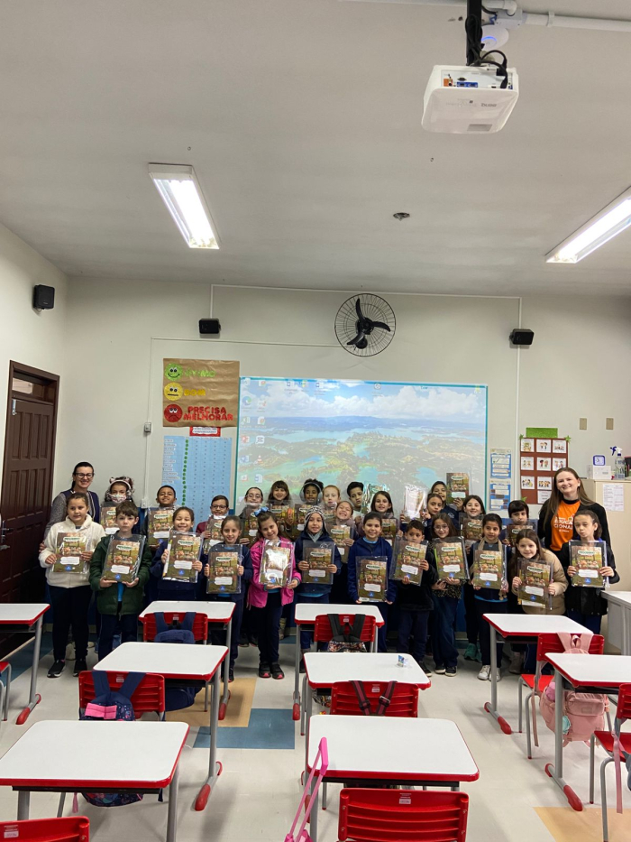 Projeto “Mesadinha” leva educação financeira e cooperativismo às escolas municipais de Timbó