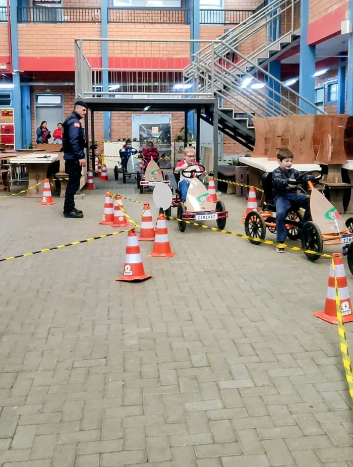 🚙 Escolas municipais de Timbó recebem ação de educação para o trânsito