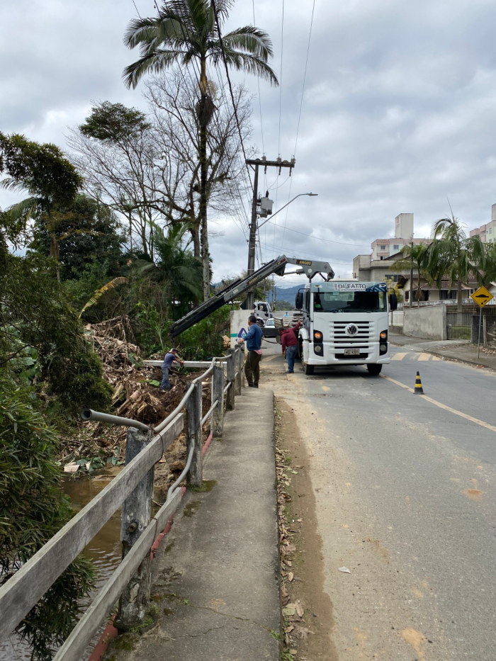 Prefeitura de Indaial e CASAN iniciam reforma de passarelas em ruas do bairro Tapajós