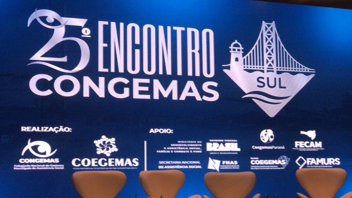 Representantes de Timbó participam de encontro sobre políticas públicas de Assistência Social