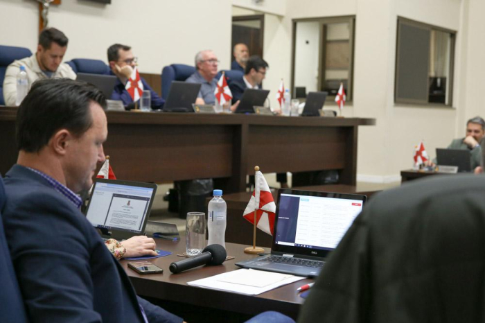 Câmara aprova projeto que prevê exemplares da Bíblia nas bibliotecas escolares e públicas de Indaial