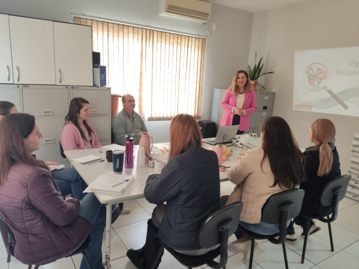 Vigilância Socioassistencial promove reunião técnica no CRAS Carijós