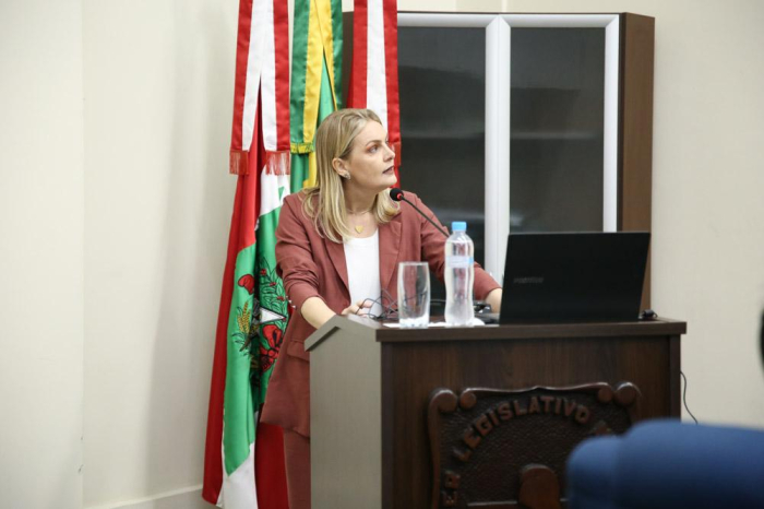 Secretária de Saúde esclarece problemas com agendamentos e apresenta dados da pasta