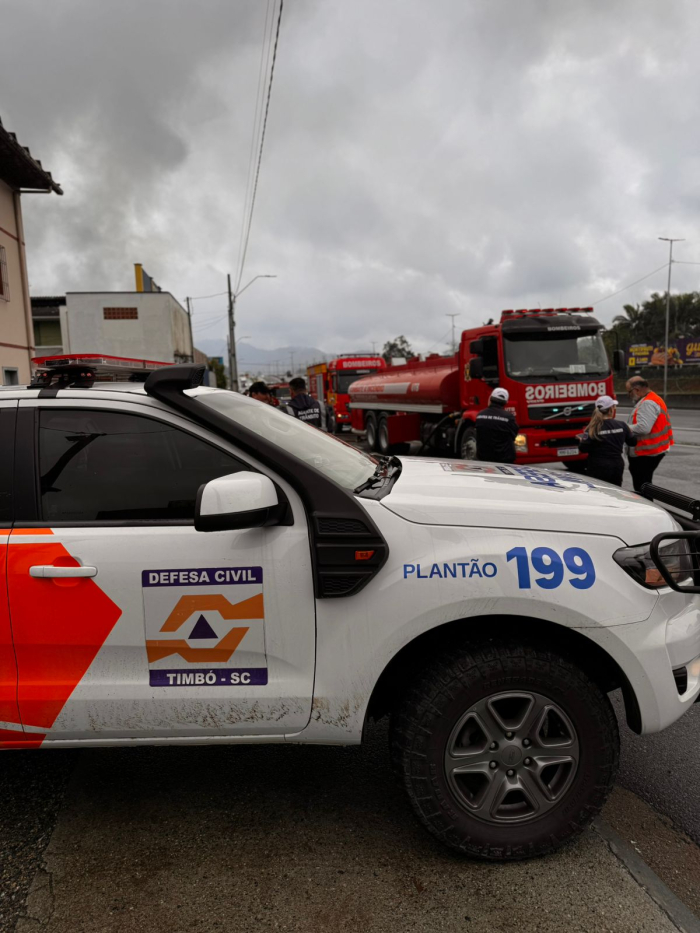 Prefeitura de Timbó apoia combate a incêndio em Indaial