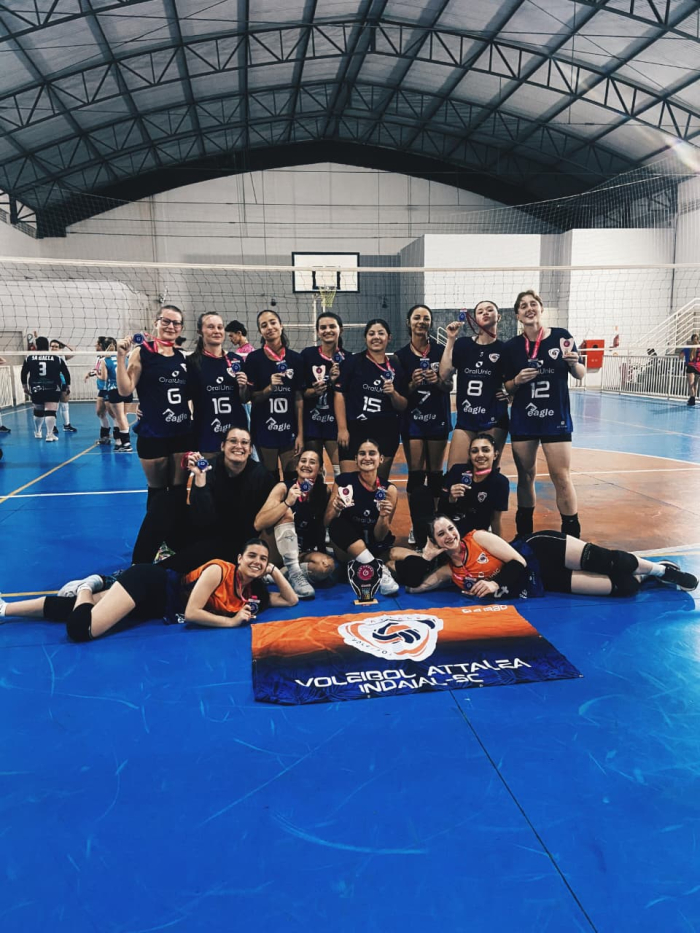 Equipe feminina sub-19 do Voleibol Attalea conquista o 2º lugar na Copa The Grand 