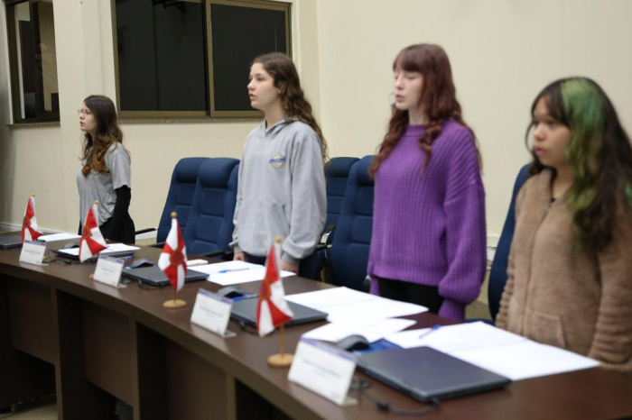 Vereadores jovens discutem infância, bullying, cidadania e melhorias para Indaial