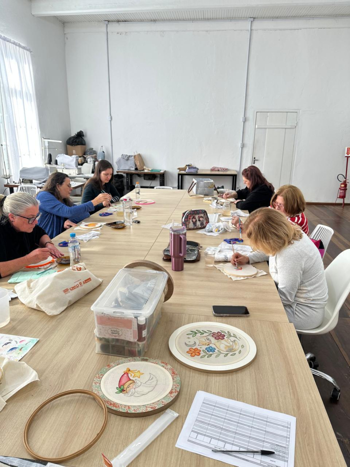 Curso de aquarela com bordado terá nova turma em Timbó