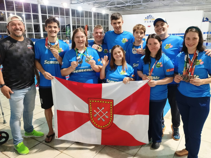 Show de Indaial na Natação do Parajasc: Troféus, Medalhas e Superação