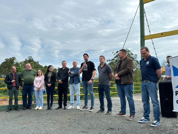 Ponte do Cedrinho é entregue à comunidade após três anos de espera