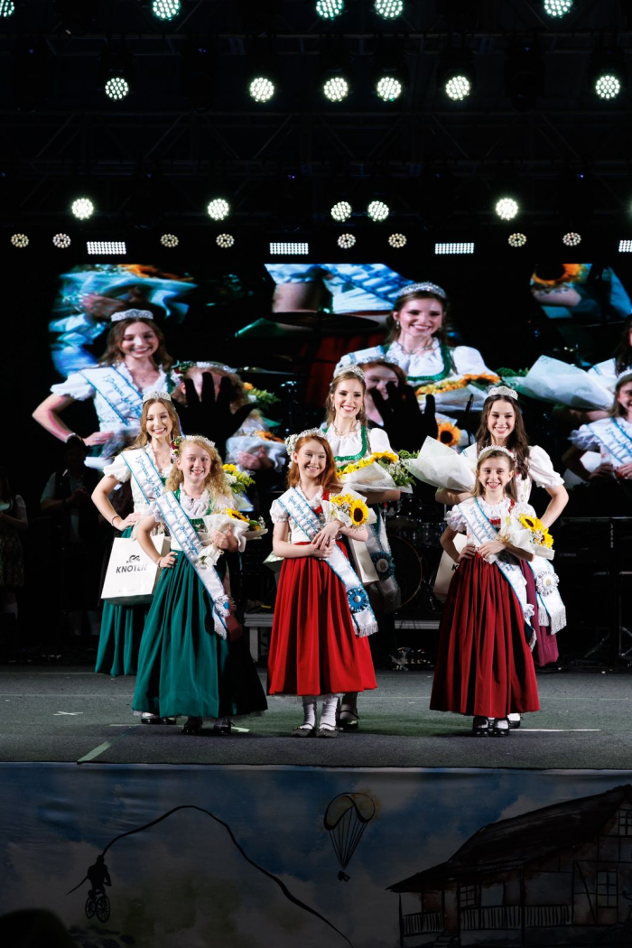 Nova Realeza da Festa do Imigrante de Timbó é coroada