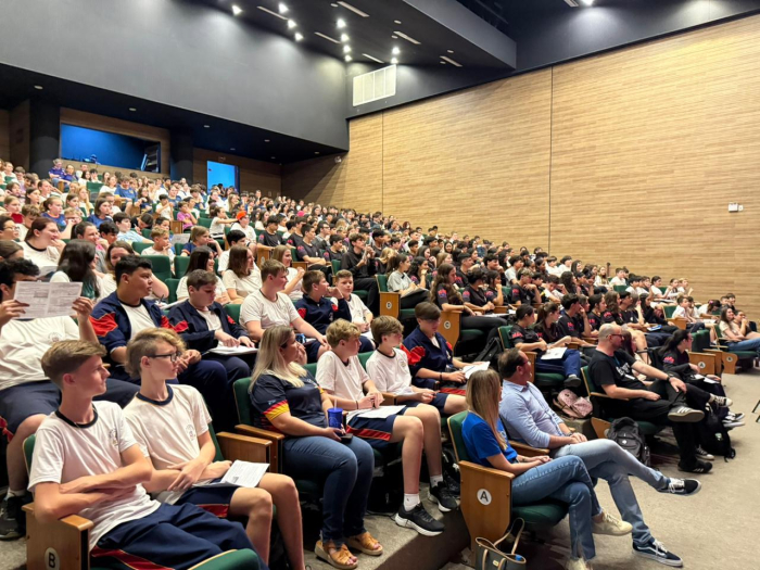 Estudantes da rede municipal participam de preparatório para o Saeb 2025