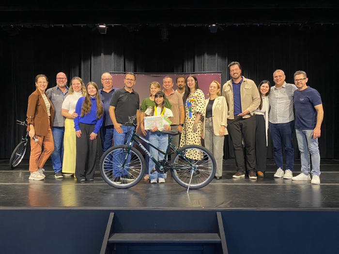 Alunos de Indaial são premiados nos concursos de Poesia e Desenho “Poetizando Meu Vale” e “Traços do Meu Vale”
