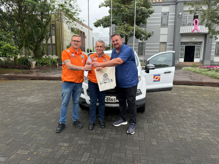 Prefeitura recebe veículo da Secretaria de Estado de Proteção e Defesa Civil