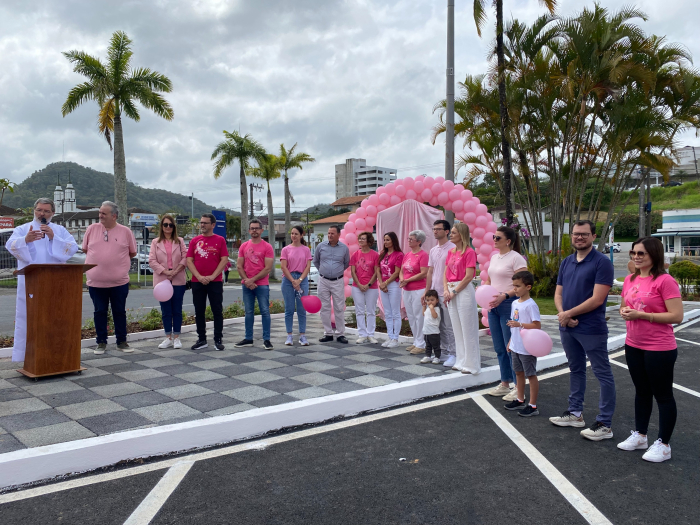 Inaugurada a Praça Voluntárias da Rede Feminina de Combate ao Câncer em Indaial