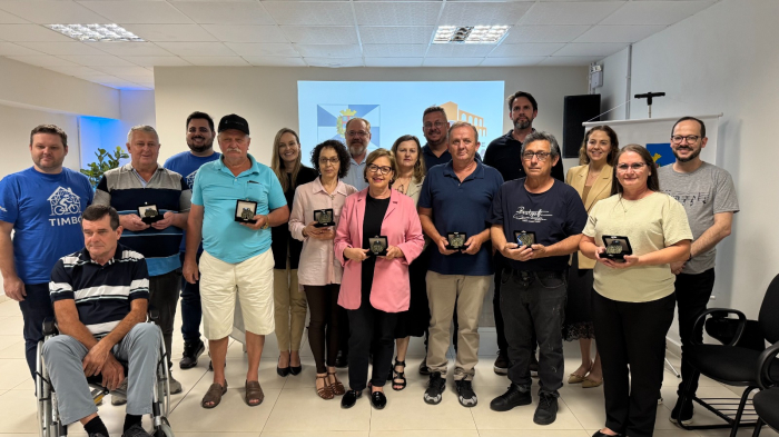 Servidores municipais são homenageados com a Medalha Horácio Cristofolini em Timbó