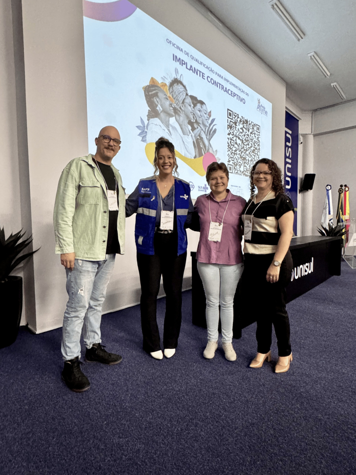 Profissionais da Atenção Primária de Indaial participam de oficina sobre implante contraceptivo em Palhoça