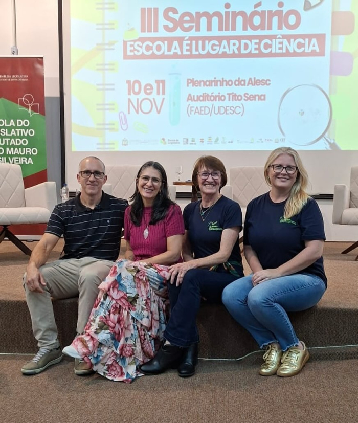 Escolas de Timbó participam do III Seminário “Escola é Lugar de Ciências” em Florianópolis