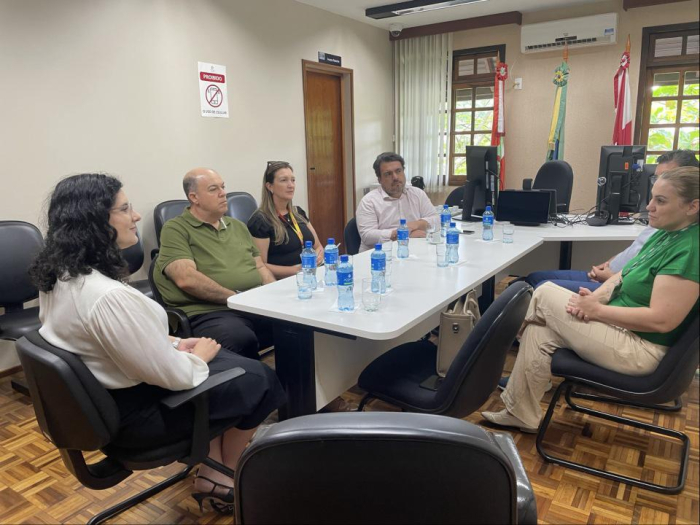 Indaial articula parceria para combater evasão escolar entre adolescentes trabalhadores