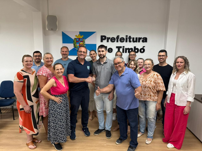 Prefeitura de Timbó firma acordo que garante ganho real e avanços para servidores municipais